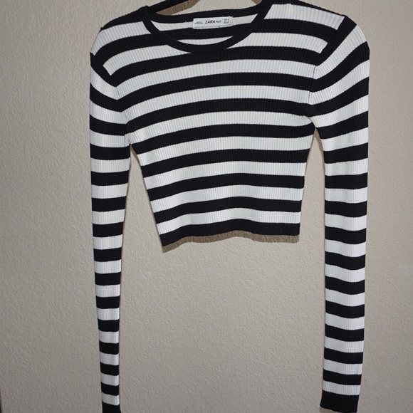 Zara • Cropped Knit • Black and White - Picture 1 of 1